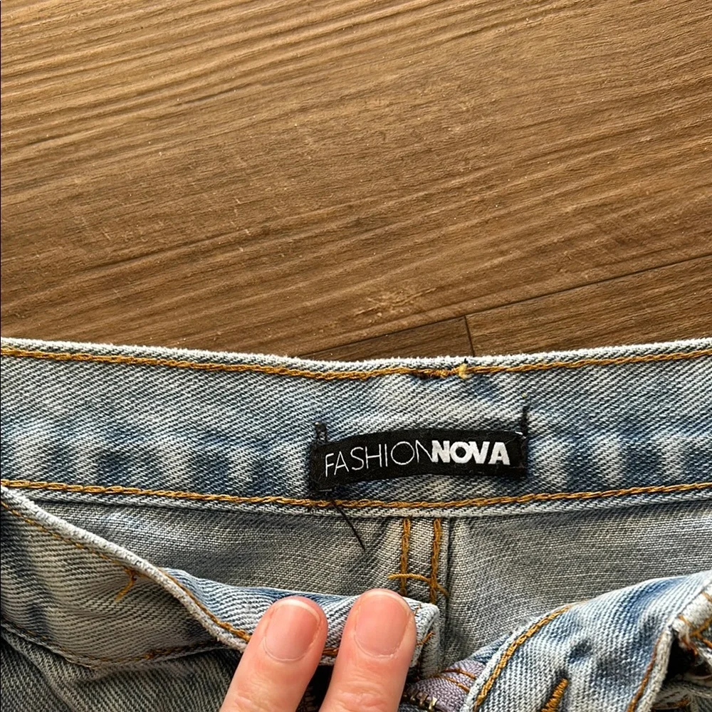 Light Blue Straight Leg Jeans with Classic Denim Wash - Picture 2 of 5